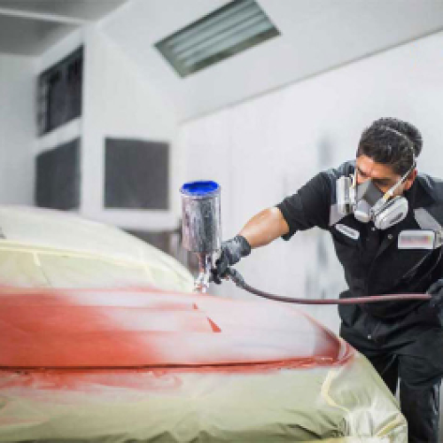 Trang bị bảo hộ kĩ khi tiến hành phun sơn